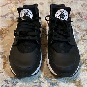 Men’s Nike Huarache Tennis Shoes